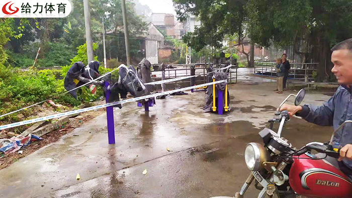 玉林公園健身器材