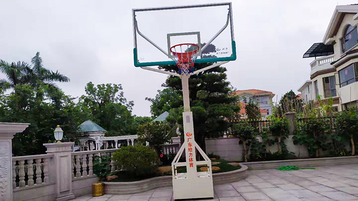 移動(dòng)籃球架價(jià)格