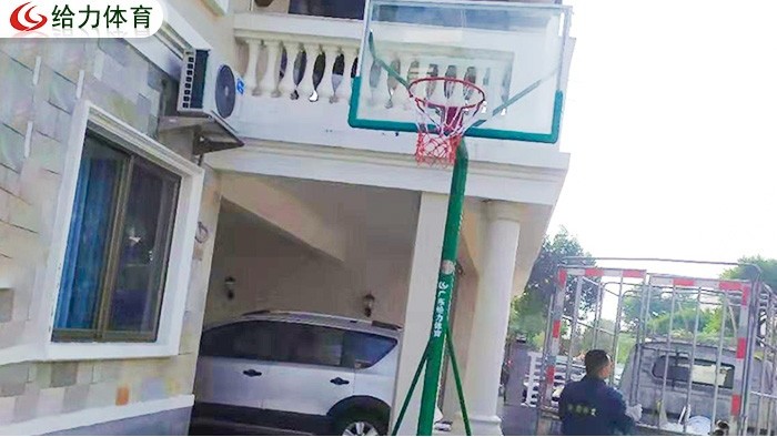 移動(dòng)籃球架價(jià)格